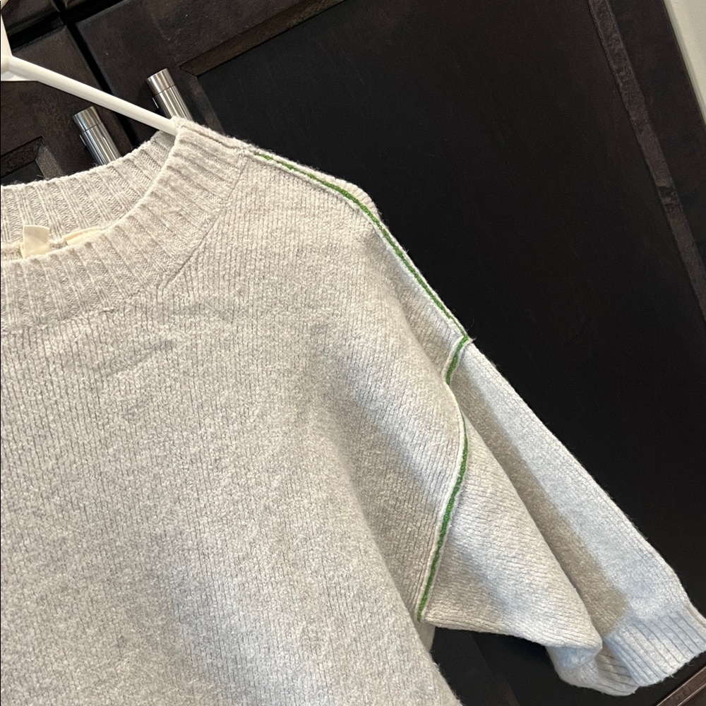 Anthropologie Moth
Gray Sweater with Green Accents
Pit to pit 22”
30” long